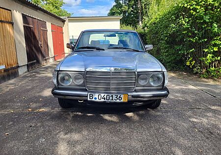 Mercedes-Benz 230 W123