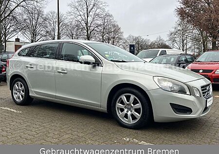 Volvo V60 Kombi Momentum *AHK*Navi*TÜV NEU*