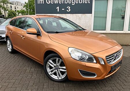 Volvo V60 Kombi 2.0 D Momentum Aut.NAVI-XENON-SHZ-PDC