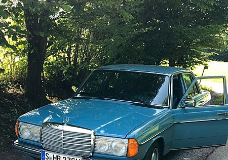 Mercedes-Benz 230