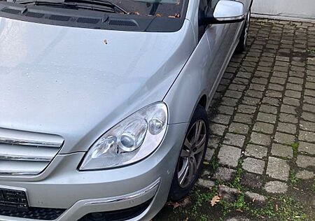 Mercedes-Benz B 200 -