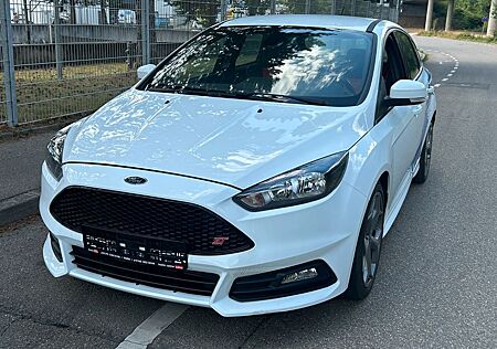 Ford Focus ST 2,0 EcoBoost KLIMA/KAM/SPORT/TEMPOMAT
