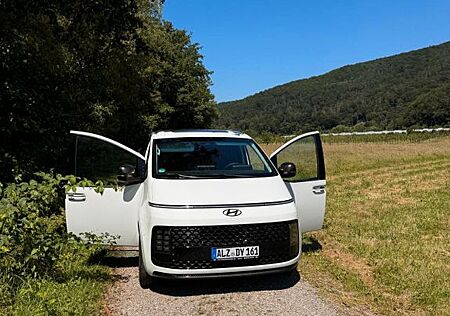Hyundai Staria 2.2 CRDi Signature 7-Sitzer Auto 4WD ...