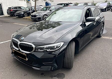 BMW 330e xDrive Advantage*AHK*FahrAss+*LED*LiveCockp