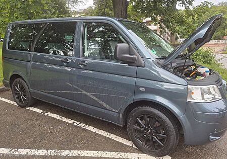 VW T5 Multivan Volkswagen / AHK / 2te Hand / TÜV / 8-fach