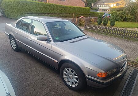 BMW 740i A -