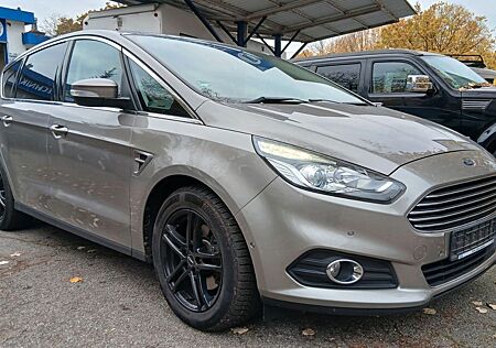Ford S-Max Titanium
