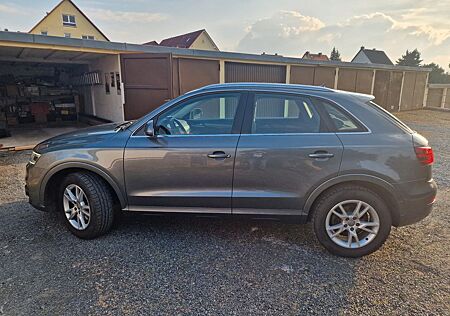 Audi Q3 2.0 TFSI quattro-Navi,AHK,Xenon,AC,LED ,8xAlu