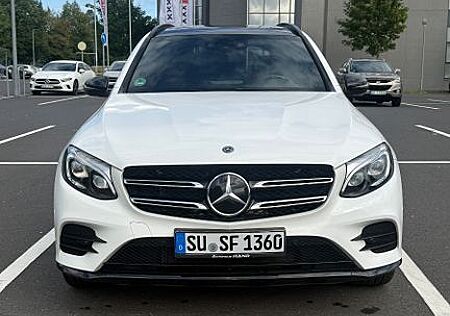 Mercedes-Benz GLC 300 4MATIC Autom. - PANO ,AMG LINE, LEDER