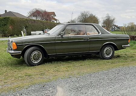 Mercedes-Benz 230