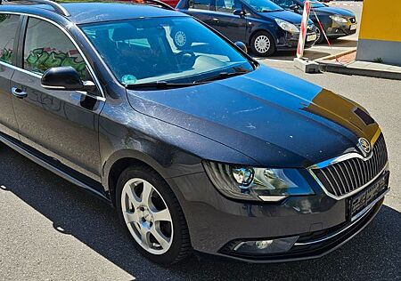 Skoda Superb 2.0 TDI DSG 8xRäder,Navi...