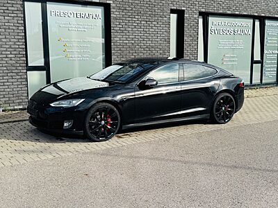 Tesla Model S 85 performance FREE SUPERCHARING