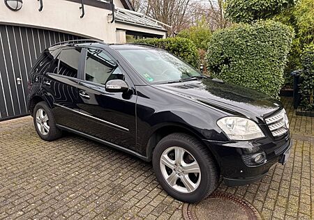 Mercedes-Benz ML 500 7G-TRONIC 5.0L V8-Prominenter Vorbesitzer