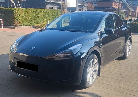 Tesla Model Y Basis RWD