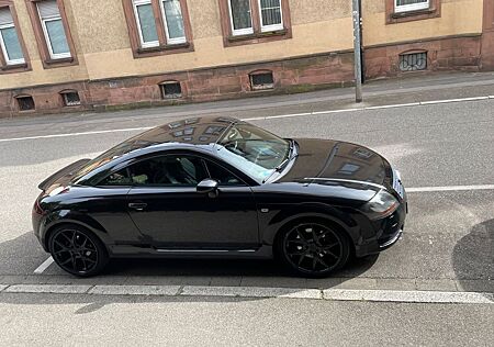 Audi TT Coupe 1.8T quattro 165 kW -