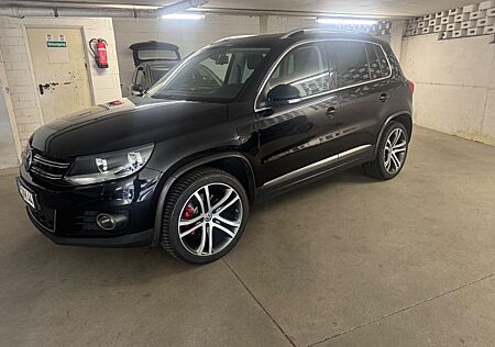VW Tiguan Volkswagen 2.0 TDI DSG 4MOTION Sport & Style Spo...