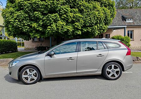 Volvo V60 D5 Summum Pendlerauto Trier-Luxemburg