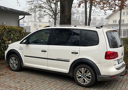 VW Touran Volkswagen Cross 1.6 TDI DSG