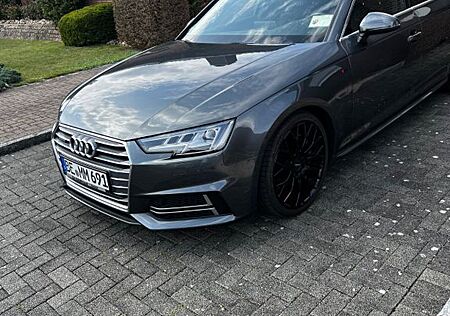 Audi A4 2.0 TFSI S tronic quattro 310PS