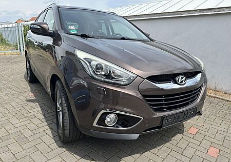 Hyundai ix35 iX 35 2.0 CRDi 2WD inkl. 8-fach Bereifung Klima