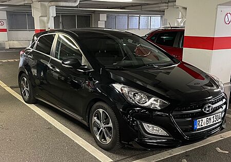 Hyundai i30 blue 1.6 CRDi 81kW YES! Gold YES! Gold