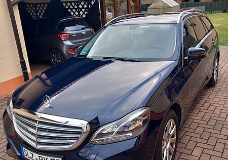 Mercedes-Benz E 220 BlueTEC 4MATIC T AVANTGARDE Autom. AVA...