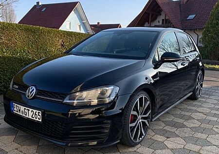 VW Golf Volkswagen 2.0 TDI DSG Sport & Sound