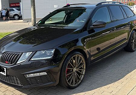 Skoda Octavia 2.0 TDI DSG RS*AHK*Canton*Navi*SHZ*Extra