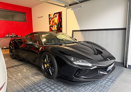 Ferrari F8 Spider nur 5000km