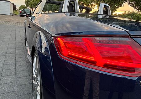 Audi TT Roadster 2.0 TFSI S tronic quattro -
