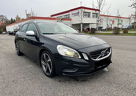 Volvo V60 Kombi R-Design/Automatik/Klimaautomat/Naviga