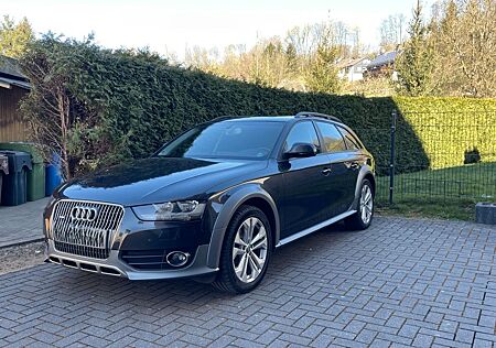 Audi A4 Allroad 2.0 TDI Carplay PANO LED scheckheft
