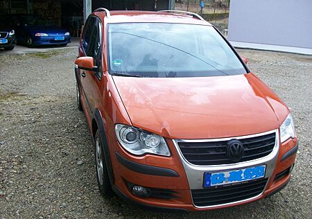 VW Touran Volkswagen 2.0 TDI Cross 140 PS