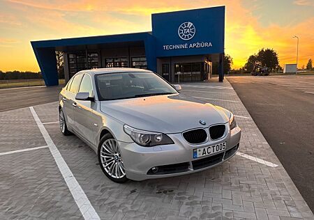 BMW 525i A -