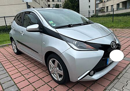 Toyota Aygo (X) -Play Touch 1.0 mit Rückfahrkamera