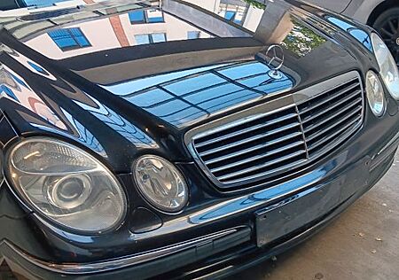 Mercedes-Benz 240 E AVANTGARDE 3.Hand