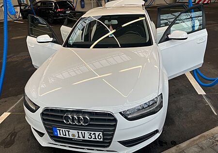 Audi A4 2.0 TDI Attract. Avant/AUTOMATIK/EURO6/*NAV*