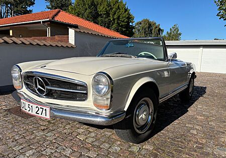 Mercedes-Benz SL 230 Pagode