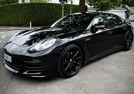 Porsche Panamera 4