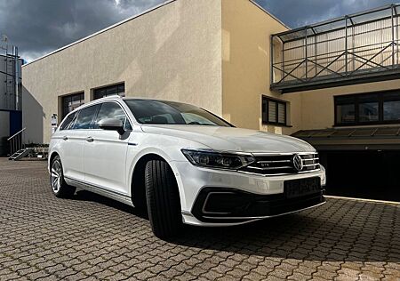 VW Passat Variant Volkswagen DSG GTE R-LINE VOLL AHK PANO