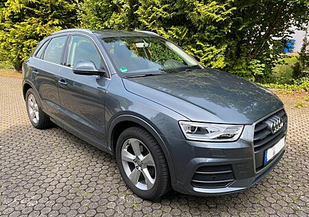 Audi Q3 quattro 2.0 TDI sport, AHK, Schalter, 8-fach