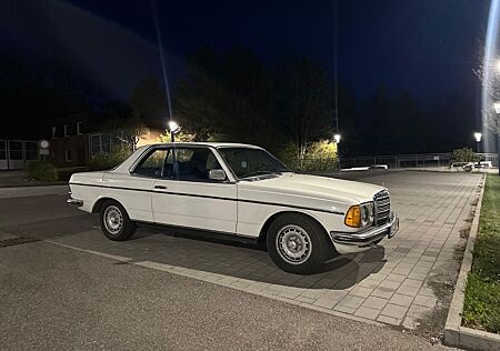 Mercedes-Benz 300 W123 300CD