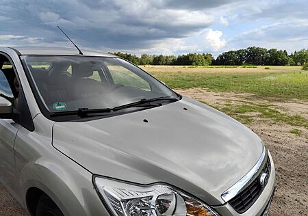 Ford Focus 1,4 in gute Hände abzugeben