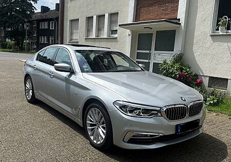 BMW 520i Luxury Line Navi LED Glasdach HeadUp AHK