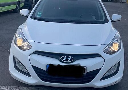 Hyundai i30 1.6 CRDi Automatik scheckheft