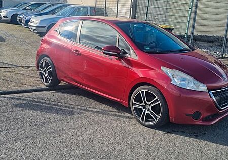 Peugeot 208 Active. 1.4 Klimaautomatik