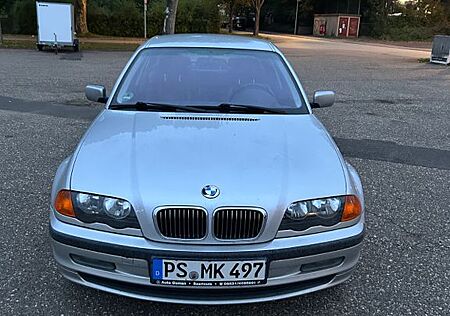 BMW 323i - 170PS (zweifach bereift)