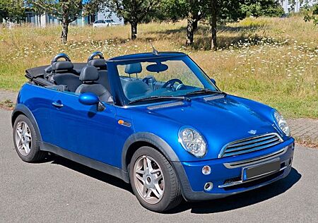 Mini One Cabrio einsteigen Sonne genießen.