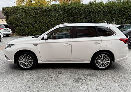 Mitsubishi Outlander 2.4 PHEV 4WD Plus *Leder*Navi*360°Kame