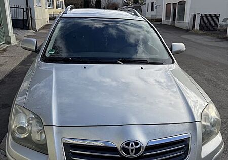 Toyota Avensis Combi Executive 2,2-l-D-CAT Executive